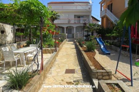 Apartmaji Čubrić Pirovac Hrvaška