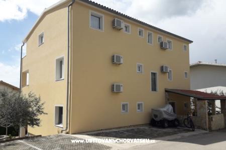 Apartmaji Erak Pirovac Hrvaška