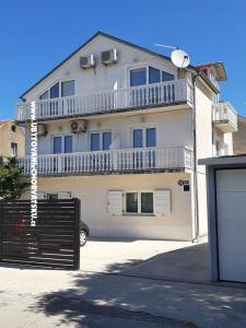Apartnani Lana Pirovac Pirovac Hrvaška