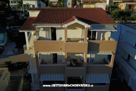 Apartmaji Mirjana Gnjec Podgora Hrvaška