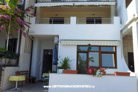 Apartmaji Goran Podgora Hrvaška