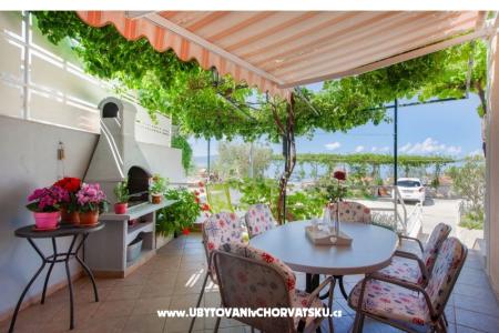 Apartmaji MARINA - Villa NEDIKA Podgora Hrvaška