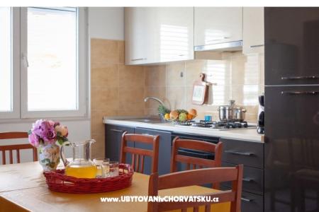 Apartmaji MARINA - Villa NEDIKA foto 2