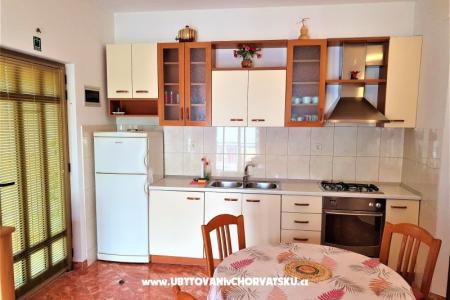 Apartmaji Marino Podgora Hrvaška