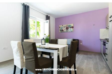 Apartmaji s bazenom Cvita/Podstrana foto 2