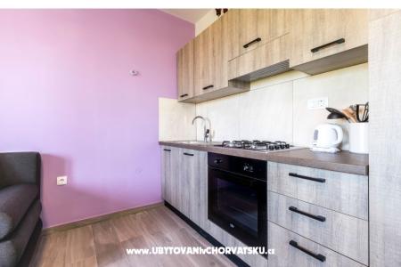 Apartmaji s bazenom Cvita/Podstrana foto 3