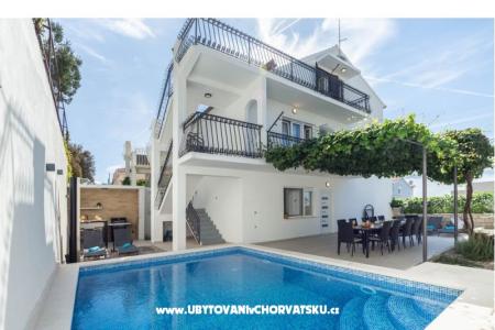 Villa Marante z bazenom Podstrana Hrvaška