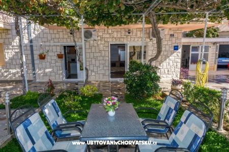 Apartmaji Lukić Podstrana Hrvaška