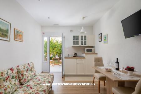 Apartmaji Lemon Garden z bazenom foto 4
