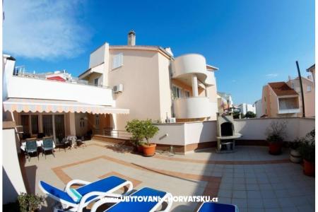 Apartmaji Nena Podstrana Hrvaška