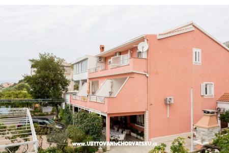 Apartmaji Anita i Zlatko Podstrana Hrvaška