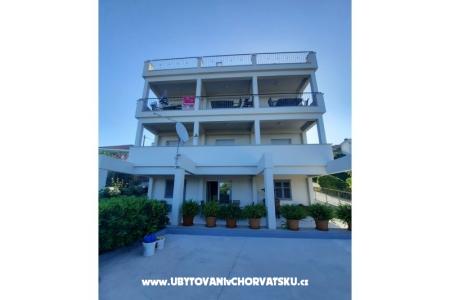 Apartmaji Plave oči  Podstrana Hrvaška