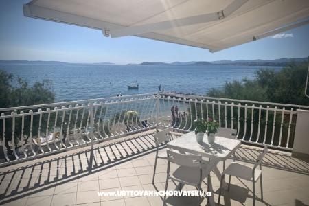 Apartmaji Lena Podstrana Hrvaška