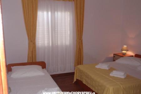 Apartmaji Sara i Nino foto 4
