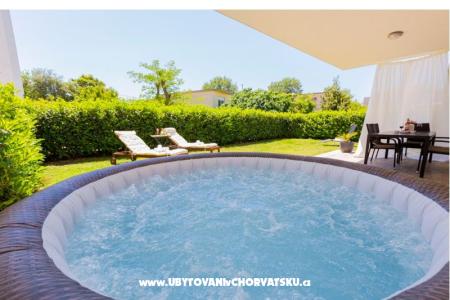 Apartma lux with garden Podstrana Hrvaška