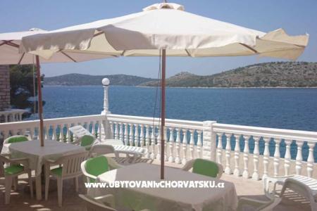 Apartmaji 7 m od mora foto 4