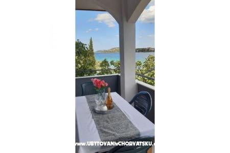 Apartmaji 10 metara od mora foto 2