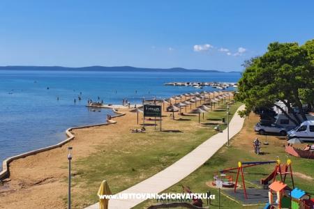 Apartma uz more i plažu – Privlaka Hrvaška
