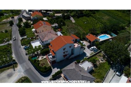 Apartmaji Gvačić otok Rab Hrvaška