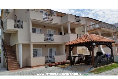 Apartmaji San Marino otok Rab Hrvaška