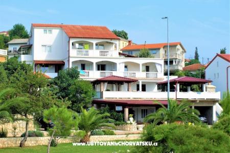 Apartmaji Sandra otok Rab Hrvaška