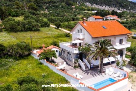 Apartmaji Anny z bazenom otok Rab Hrvaška
