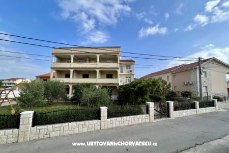 Apartmaji Pičuljan otok Rab Hrvaška
