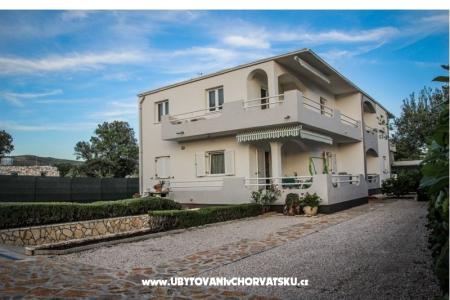 Apartmaji Bartolić Rogoznica Hrvaška