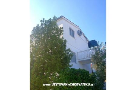 Apartmaji Dino Rogoznica Hrvaška