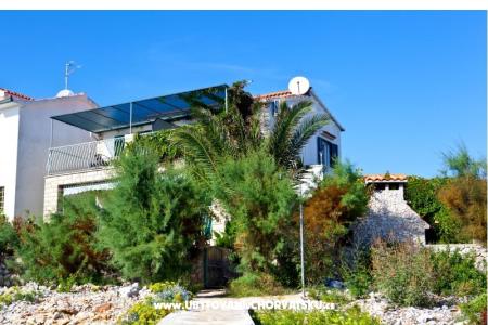 Apartmaji Holiday – Rogoznica Hrvaška