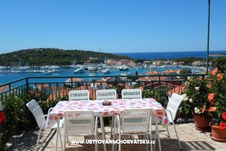 Apartmaji Karabatić Rogoznica Hrvaška