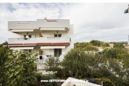 Apartmaji Magnolia Radačić Rogoznica Hrvaška