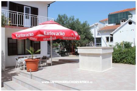 Apartmaji Tomy Rogoznica Hrvaška