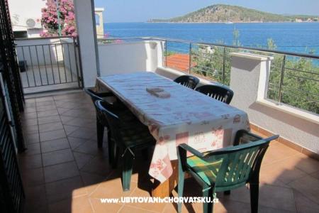 Mezaroca Apartmaji Rogoznica Hrvaška