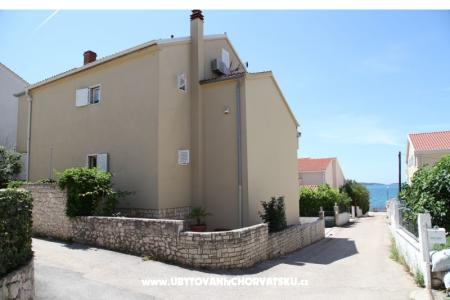 Apartmaji by the Sea foto 3