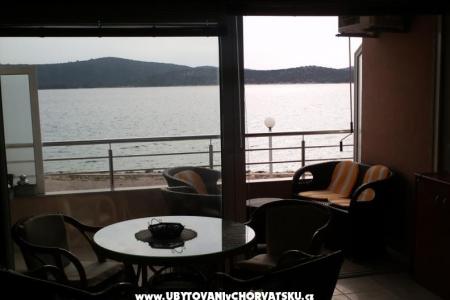 Apartmaji NENSI foto 4
