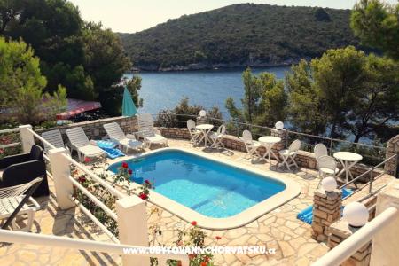 Sesula Bay Resort otok Šolta Hrvaška