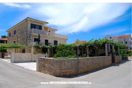 Apartmaji Darija Supetar - Brač Hrvaška