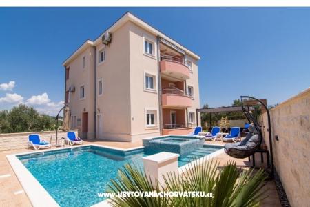 Apartmaji Villa Peky Trogir Hrvaška