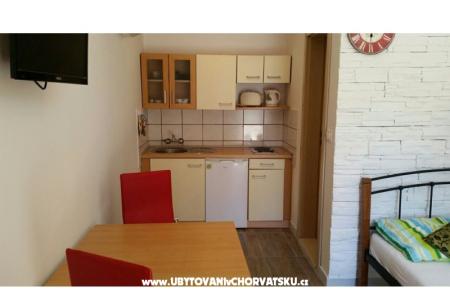 Apartmaji Stone Hiša foto 2