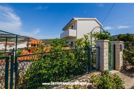 Apartmaji Dijana Trogir Hrvaška