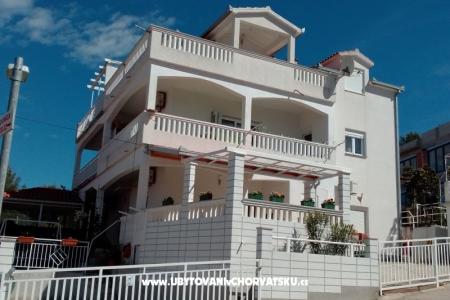 Apartmaji Tanja Trogir Hrvaška