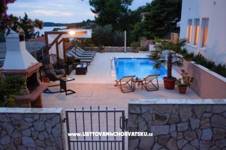 Apartmaji Villa Aurora foto 3