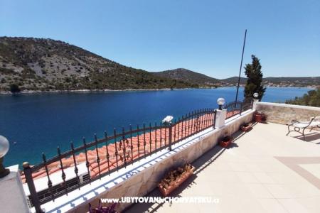 Apartmaji Villa Carmen Trogir Hrvaška