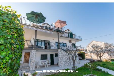 Nakiros Rent Trogir Hrvaška