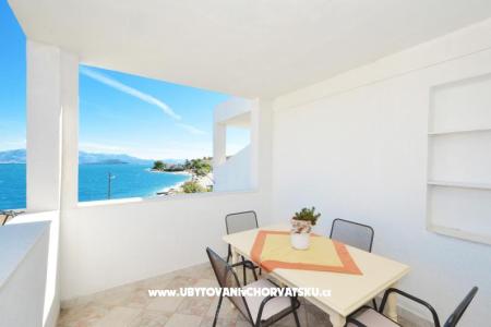 Petra Arbanija Apt Trogir Hrvaška