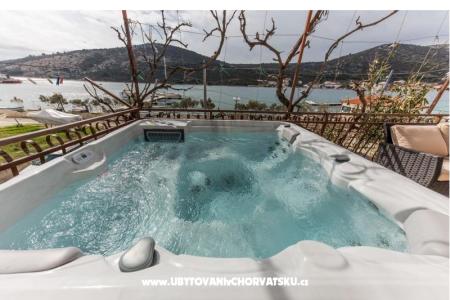 Vila MATE Trogir Hrvaška