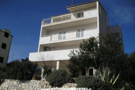Zele Apartmaji Trogir Hrvaška