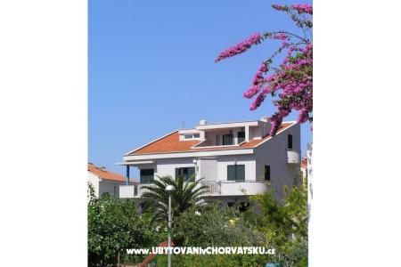 Apartmaji Zdenka Čobrnić Tučepi Hrvaška