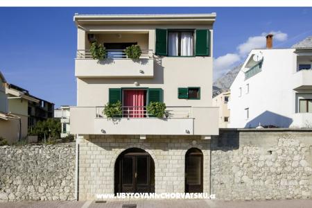 Maja Ševelj - Hiša 1 – Tučepi Hrvaška